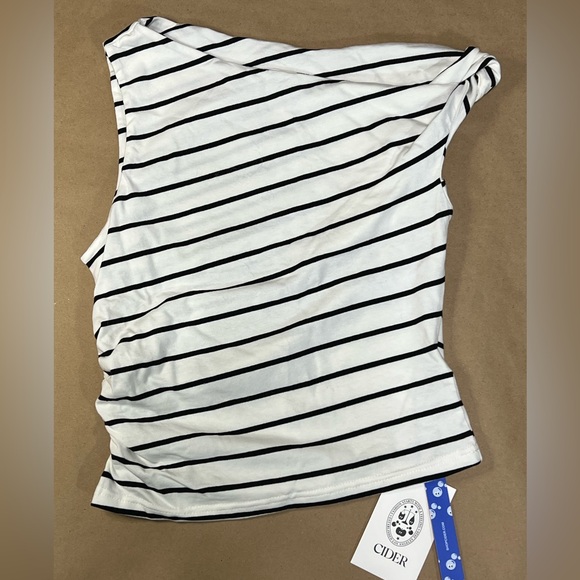 Cider Medium Top Pair NWT Summer Vacay Vibes 🏖️🚢 - Picture 3 of 11